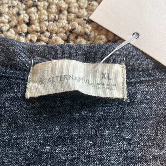 NWT Alternative V-Neck Short Sleeved Shirt Dark Gray Size XL - Picture 4 of 8